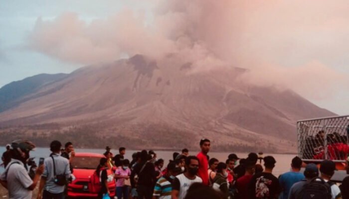 Di Hadapan Gubernur, Normans Luntungan Bacakan Surat BNPB yang Larang Pemda Mengorganisir Pengadaan Barang dan Jasa Korban Gunung Ruang
