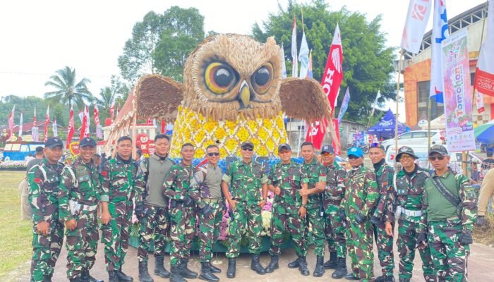 Alutsista Kompi Kavaleri 10 Manguni Setia Cakti Ikut Meriahkan Parade Kendaraan Hias Festival Bunga Tomohon