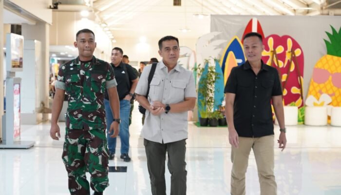 Katopdam XIII/Merdeka Sambut Kunker Dirtopad di Bandara Sam Ratulangi Manado