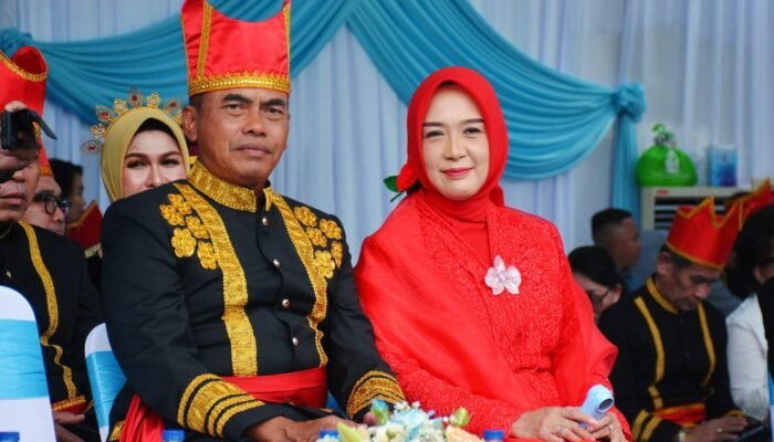 Pangdam dan Ketua Persit KCK Daerah Merdeka Kenakan Pakaian Adat Minahasa Saat HUT ke-61 Provinsi Sulut