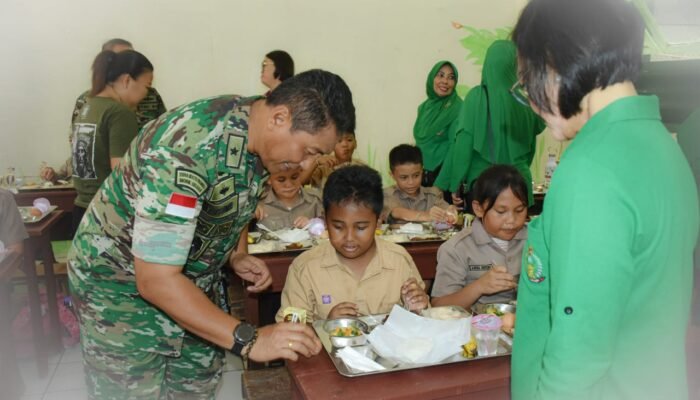Kasdam XIII/Merdeka Tinjau Program Makan Bergizi Gratis di Yayasan Kartika Jaya Manado