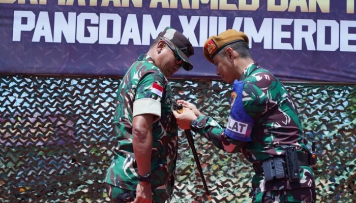 Pangdam XIII/Merdeka Terima Brevet Kehormatan The Gunner Armed TNI AD