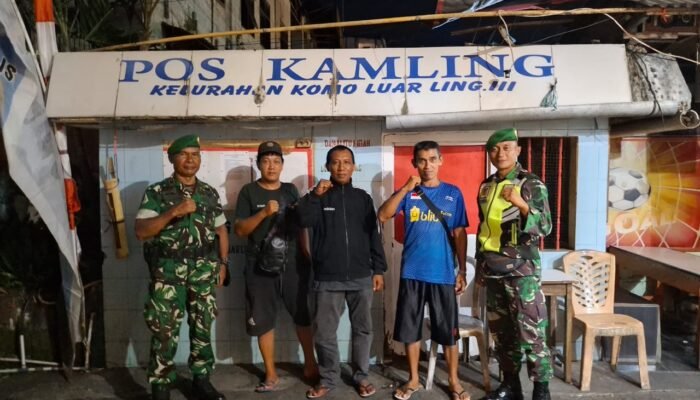 Perkuat Ketentraman dan Ketertiban, Koramil 1309-02/WTPM Bersama Warga Aktifkan Pos Kamling