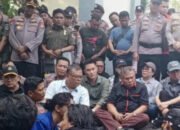 Massa Mahasiswa Memahami Penjelasan Royke Anter, Aksi Demo Kondusif dan Terkendali