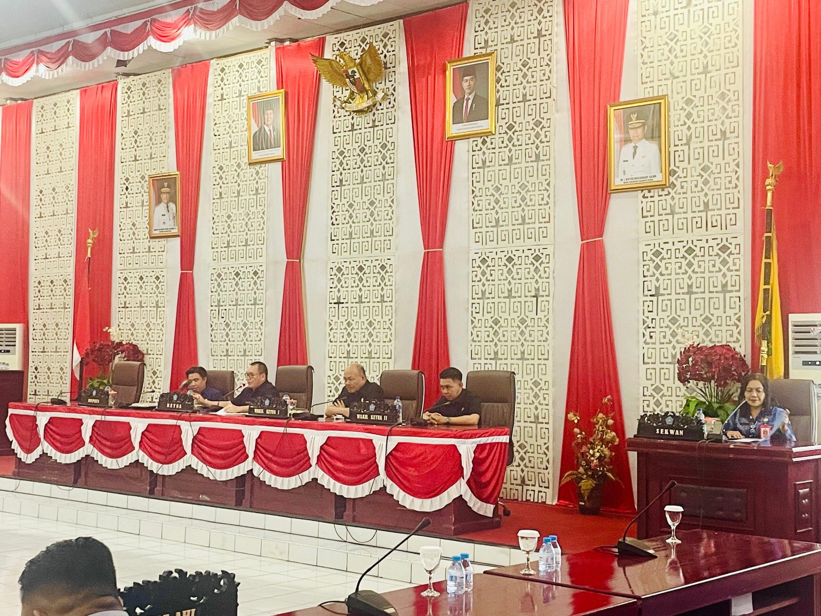 rapat paripurna