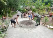 Babinsa Koramil Tagulandang Bantu Warga Cor Jalan