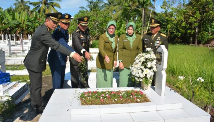 Irdam XIII/Merdeka Pimpin Ziarah Nasional HUT ke-80 TNI di TMP Manado