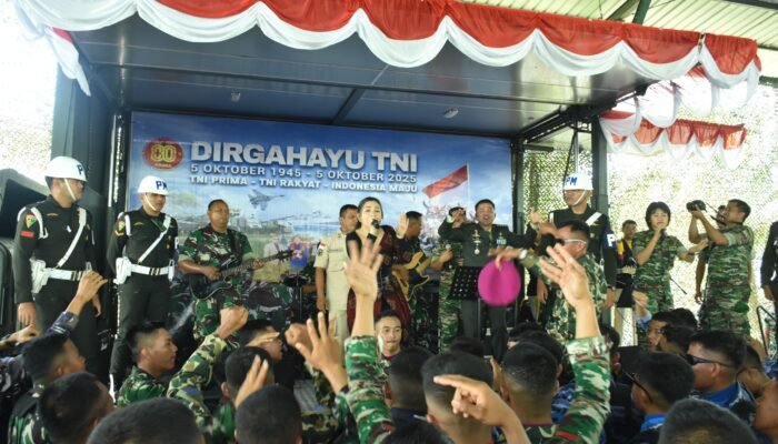 Penampilan 46 Army Band Ajendam Merdeka Ramaikan HUT ke-80 TNI di Makodam XIII/Merdeka