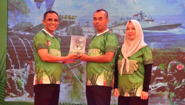 Pangdam XIII/Merdeka Terima Penghargaan dari Gubernur Sulteng di HUT ke-80 TNI