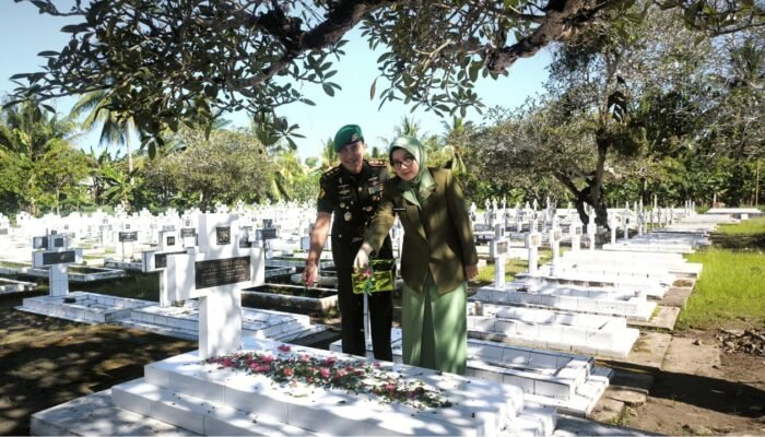 Peringati HUT ke-80 Zeni TNI AD, Danyonzipur beserta Seluruh Prajurit Yonzipur 19/YKN Ziarah ke Taman Makam Pahlawan Manado