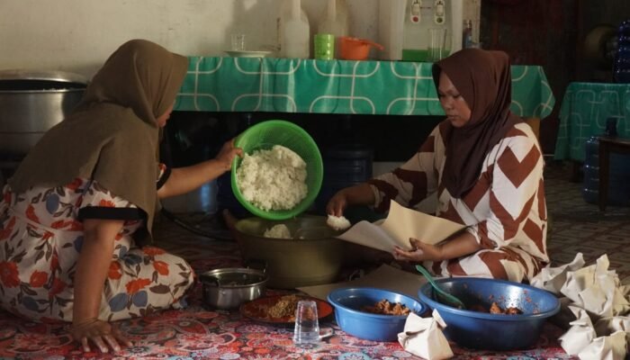Ibu Nova Umar, Sosok di Balik Jantung Dapur yang Menguatkan Satgas TMMD Kodim Kabupaten Gorontalo