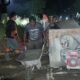 Antusias Tanpa Batas! Demi Sukses TMMD ke-126, Kepala Desa Tonala Turun Tangan Ikut “Ngecor” Hingga Larut Malam