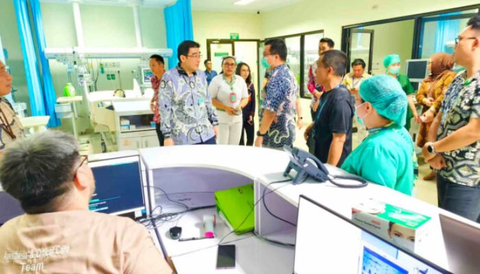 Pastikan Layanan Prima, Dirut Starry Rampengan Telusur Sarana dan Fasilitas RSUP Kandou