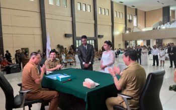 Bupati Kepulauan Sangihe Hadiri Pernikahan Massal Pemprov Sulut dan Terima Penghargaan Prestasi Dukcapil