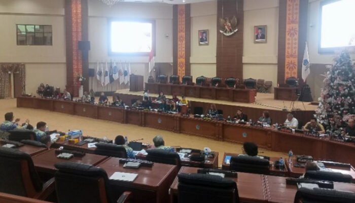 Di Hadapan Banggar DPRD, Sekprov Tahlis Gallang Ungkap Penghematan Anggaran Ekstrem