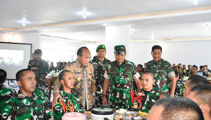 Kepala Badan Cadangan Nasional Kemhan RI Tinjau Peserta Latsarmil Komponen Cadangan di Dodikjur Rindam XIII/Merdeka