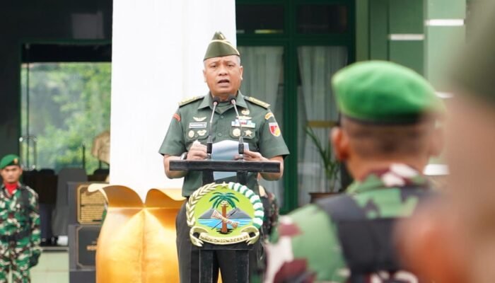 Kasrem 133/Nani Wartabone Pimpin Upacara Bulanan Pengibaran Bendera