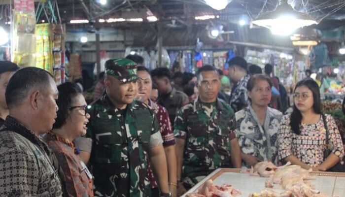 Dandim 1310/Bitung Bersama Pemkot Bitung Sidak Pasar Pastikan Harga Stabil Jelang Nataru