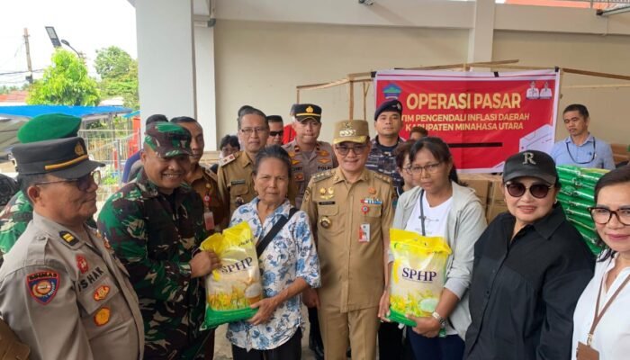 Dandim Bitung Dampingi Bupati Minut Joune Ganda Sidak Pasar