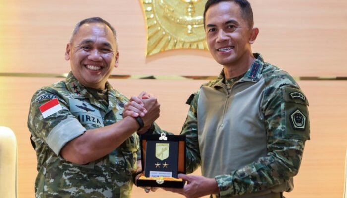 Pangdam XIII/Merdeka Bertemu Pangkogabwilhan III Perkuat Sinergi demi Pertahanan Indonesia Timur