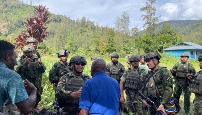 Pastikan Tugas Operasi Berjalan Sesuai Prosedur, Pangdam XIII/Merdeka Kunjungi Prajurit Satgas di Papua