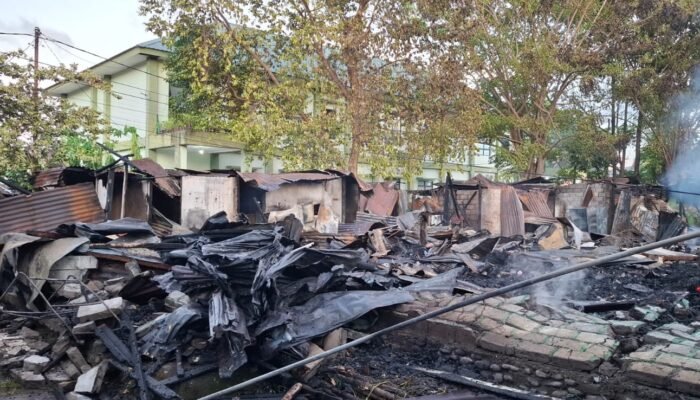 Sinergi TNI AD dan Damkar Berhasil Padamkan Kebakaran di Asrama Gabungan Sapta Marga XIV Manado