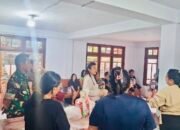 Babinsa Dampingi Bupati Sitaro Salurkan Bantuan bagi Pengungsi Lansia di Kelurahan Bahu