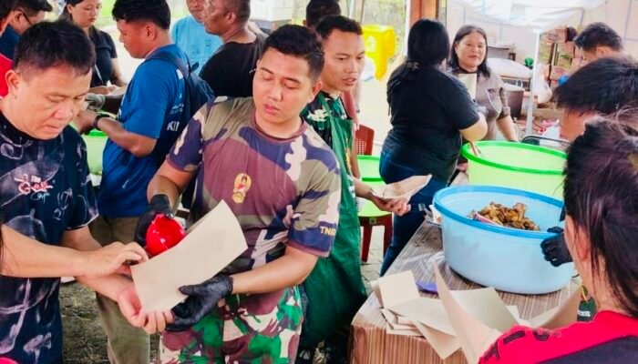 Dapur Lapangan Pastikan Ketersediaan Makanan Siang bagi Pengungsi