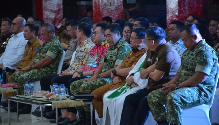 Danrem 131/Santiago Ikuti Ibadah Natal di Pemkab Minut