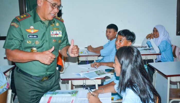 Pangdam XIII/Merdeka Ajak Anak-Anak Berani Bermimpi Saat Kunjungi Sekolah Rakyat  Menengah Pertama 21 di Manado