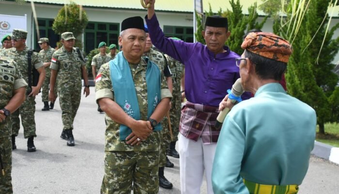 Pangdam XIII/Merdeka Disambut Adat Mopotilolo di Korem 133/Nani Wartabone
