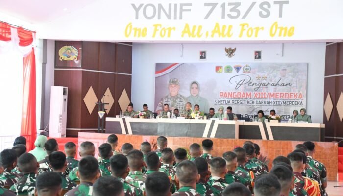 Pangdam XIII/Merdeka dan Ketua Persit KCK Daerah XIII/Merdeka Kunjungan ke Batalyon Infanteri 713/Satya Tama