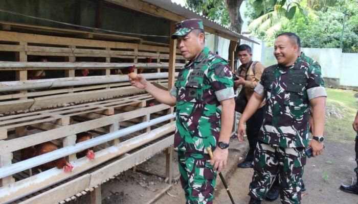 Dandim Dampingi Danrem Santiago Tinjau Peternakan Ayam Kodim 1310/Bitung