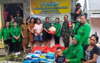 Persit KCK PD XIII/Merdeka Salurkan Bantuan untuk Korban Banjir Bandang di Lima Kampung Terdampak Sitaro