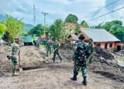 Kerja Cepat TNI Buka Akses Jalan yang Sempat Lumpuh Akibat Banjir Bandang di Sitaro