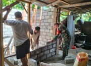 Serka Jimi Antibe Dampingi Warga Mohong Sawang dalam Karya Bakti Pembangunan Dapur