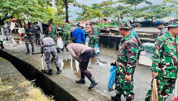 Sinergi TNI-Polri dan Pemda, Pasar Ikan Tagulandang Dibersihkan Lewat Kerja Bakti Bersama