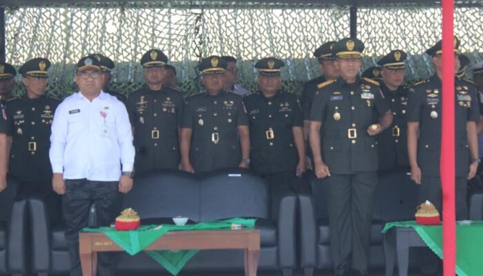 Danrindam XIII/Merdeka Hadiri Pelantikan dan Penyumpahan Siswa Dikmata Infanteri TNI AD Gelombang III Tahun 2025