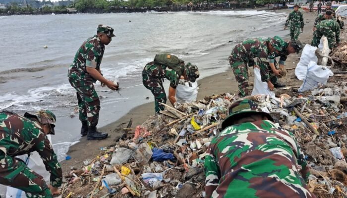 Korem 131/Santiago Gelar Aksi Bersih Pantai Dukung Gerakan Indonesia ASRI
