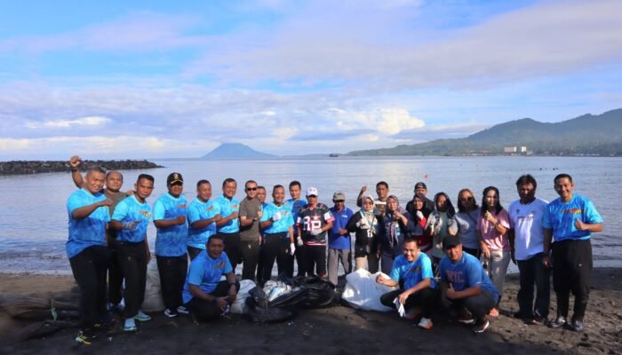 Kasrem Santiago Ikut Aksi Bersih Pantai untuk Indonesia ASRI