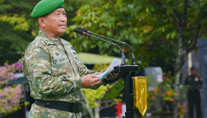 Sampaikan Amanat Kasad, Irdam Merdeka Pimpin Upacara Bulanan di Makodam