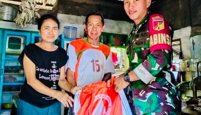 Babinsa Koramil 1301-02/Siau Salurkan Bantuan Sembako bagi Warga Terdampak Banjir Bandang