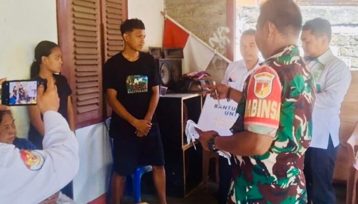 Babinsa Kodim 1301/Sangihe Dampingi Penyaluran Bantuan BAZNAS untuk Korban Banjir Bandang di Kelurahan Bahu