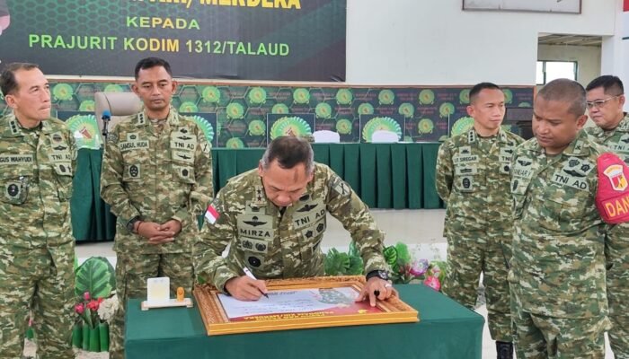 Kunjungi Kodim Talaud, Pangdam Merdeka: Prajurit TNI Harus Selalu Hadir Mengatasi Kesulitan Masyarakat