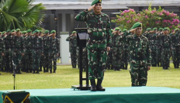 Aspers Kasdam XIII/Merdeka Pimpin Upacara Bendera Guna Tingkatkan Jiwa Nasionalisme dan Kedisiplinan Prajurit