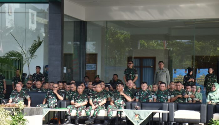 Danrindam dan Ketua Persit Cabang Rindam XIII/Merdeka Hadiri Bazar Ramadan Sambut Idul Fitri 1447 H Tahun 2026