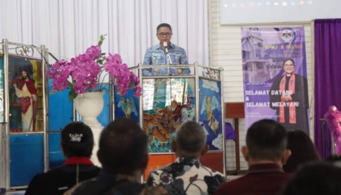 Wakili Gubernur Yulius Selvanus, Niklas Silangen Resmikan Gedung TK dan Pastori GMIM Kalvari Ranoiapo