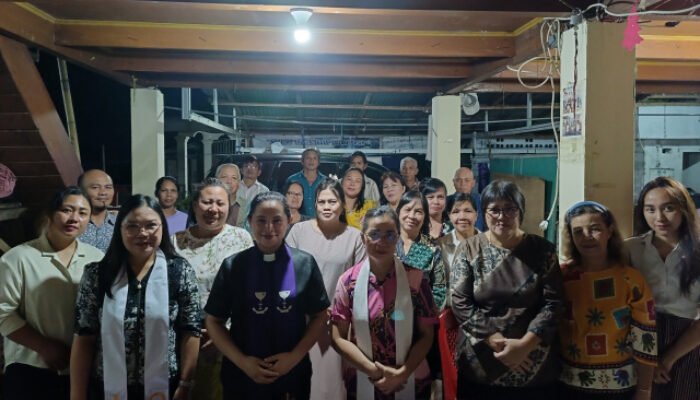 Pendeta Dewi Surentu di Ibadah Kolom 10 GMIM Alfa-Omega Rumengkor: Manusia Sering Pakai Ketidakadilan Demi Jabatan