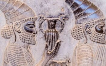 Pada tahun 1979, UNESCO menetapkan reruntuhan Persepolis di Irak sebagai Situs Warisan Dunia. (NatGeo)