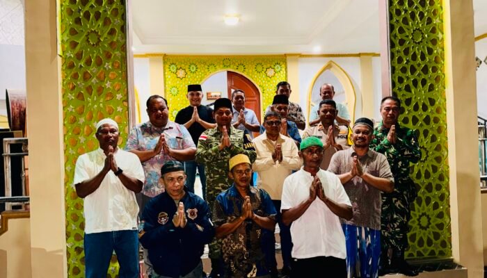 Kodim 1301/Sangihe Melalui Koramil Tagulandang Hadiri Malam Takbiran Idul Fitri 1447 H di Masjid Al-Hidayah